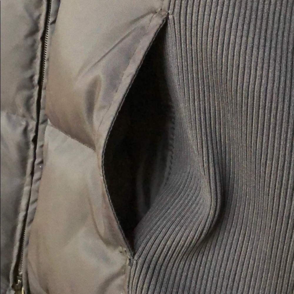 GAP Women's Black Puffer Jacket - Picture 7 of 7